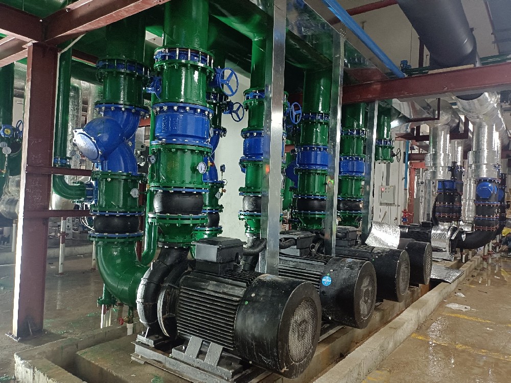 調(diào)整百級(jí)潔凈室送風(fēng)口風(fēng)速時(shí)需要注意哪些安全事項(xiàng)？